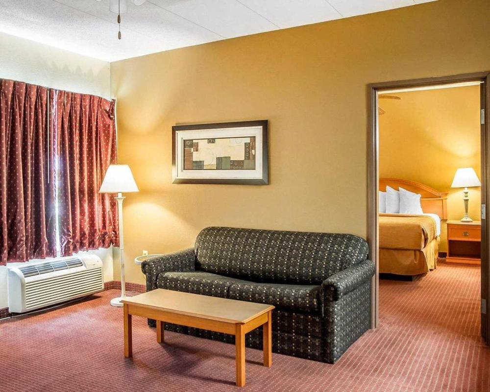 Large King Suite with Sofa bed - Non Smoking interior
